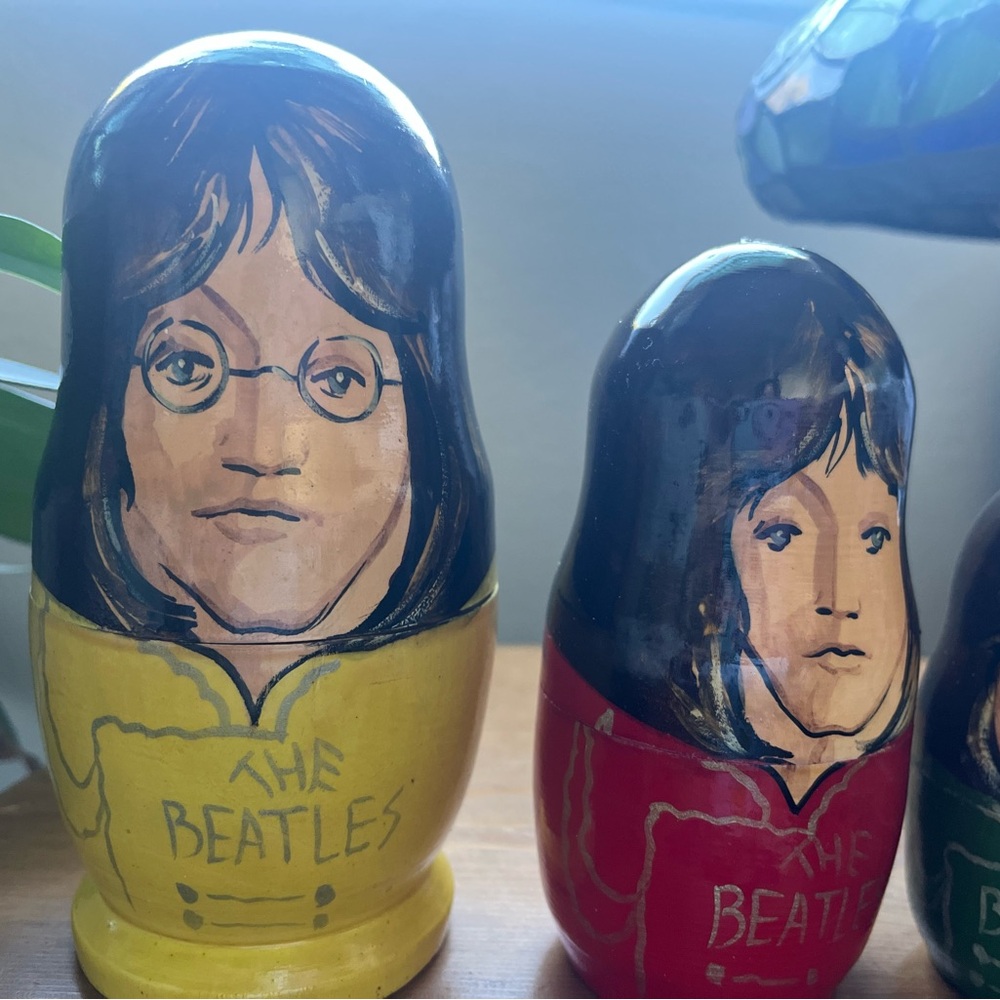 The Beatles Nesting Dolls - Yellow, Red, Green, Black - Picture 4 of 8